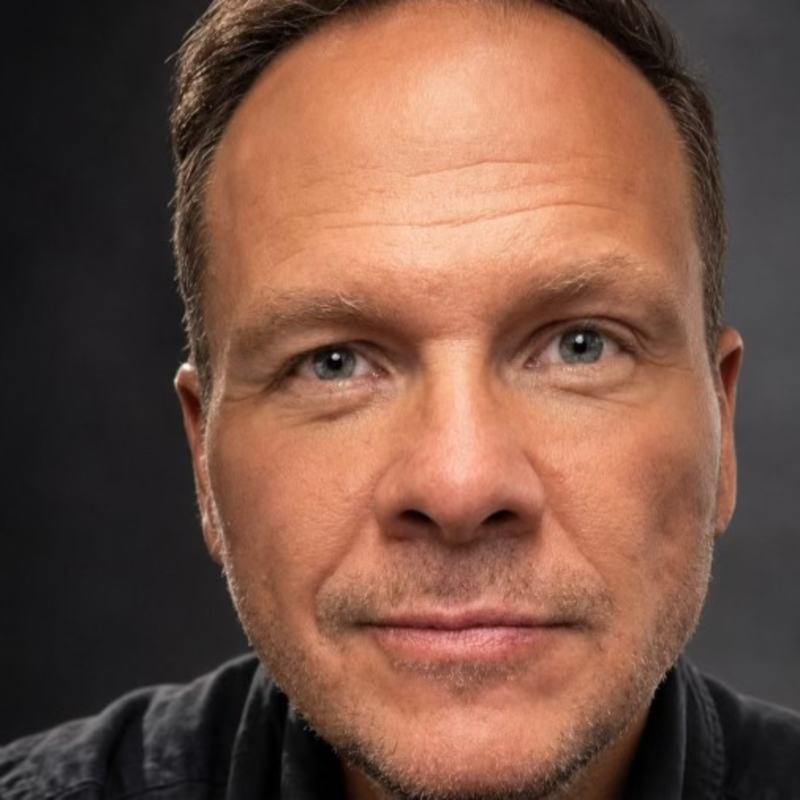 Simon J.
